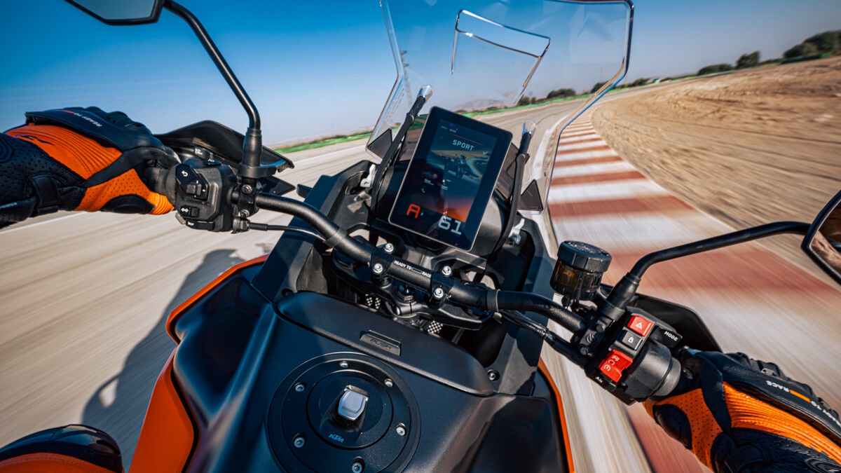 Motorokra is érkezik az Android Automotive a KTM-nek hála