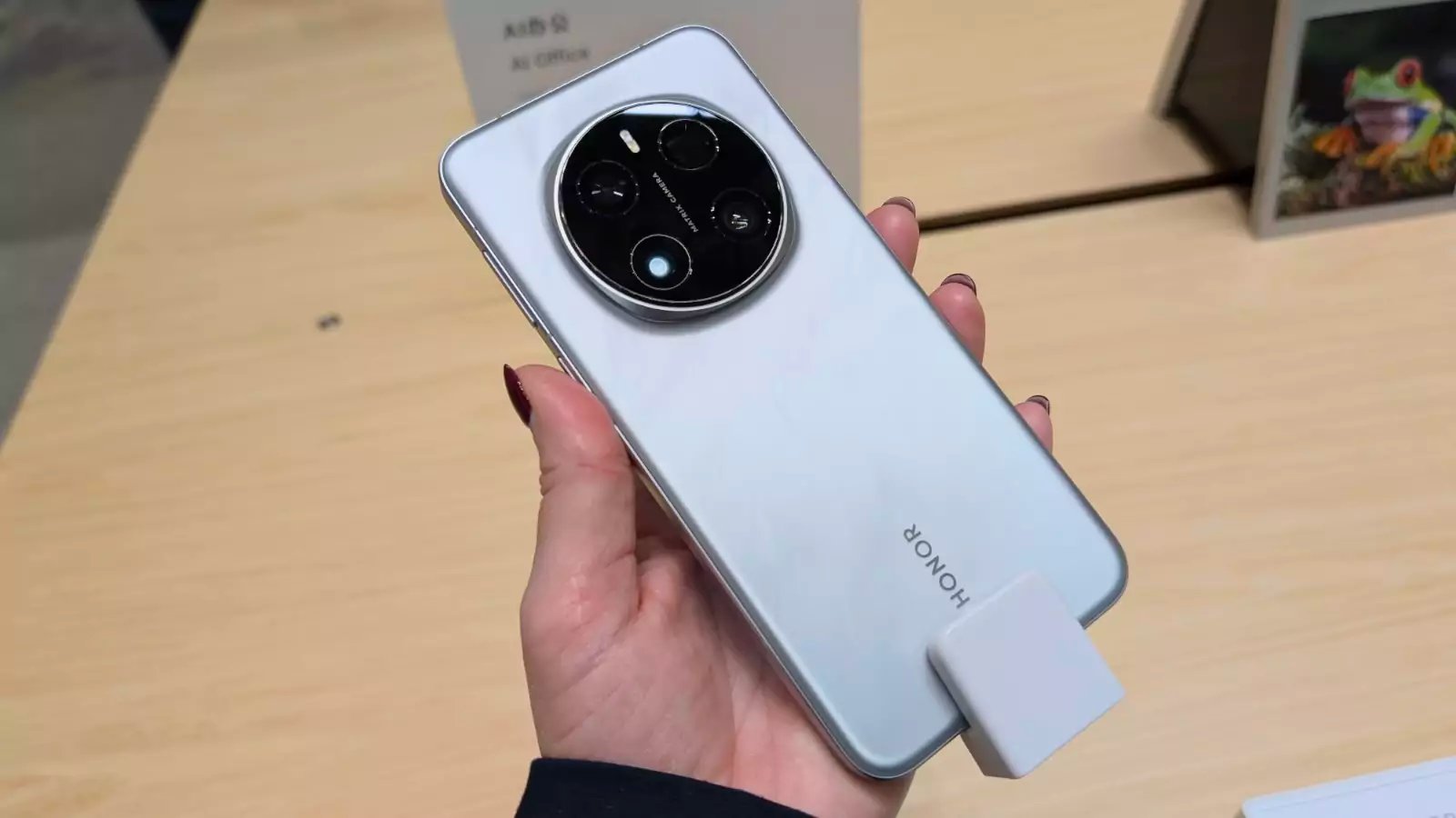 Megugrottak a HONOR Magic7 Pro európai eladásai a versenytársak készülékeinek megjelenése után