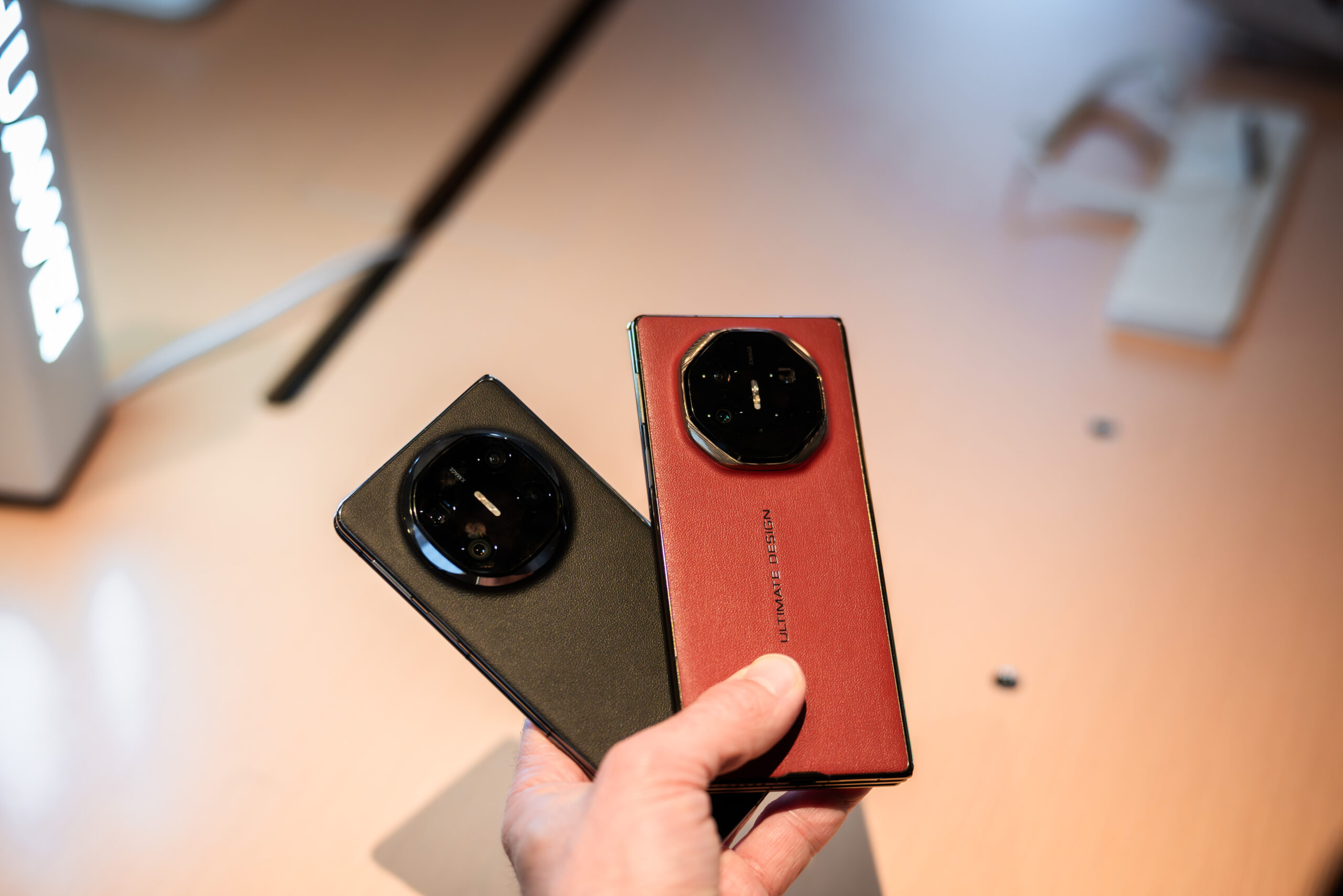 Vérnyomásmérő óra, hajlítható telefon és új fülhallgatók: megérkeztek a Huawei 2025-ös újdonságai