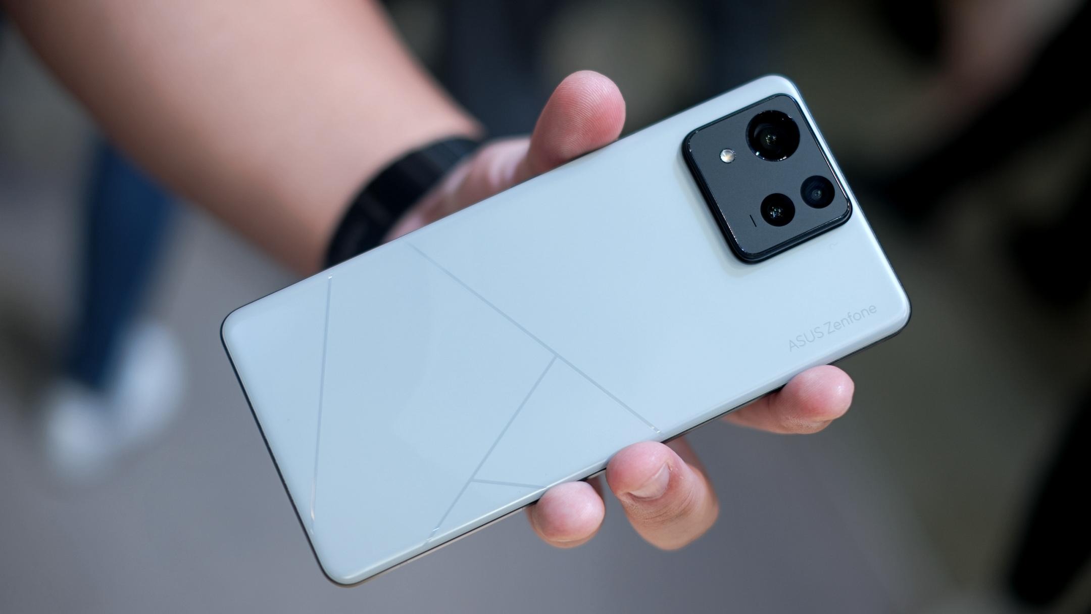 Geekbench teszten járt az Asus Zenfone 12 Ultra