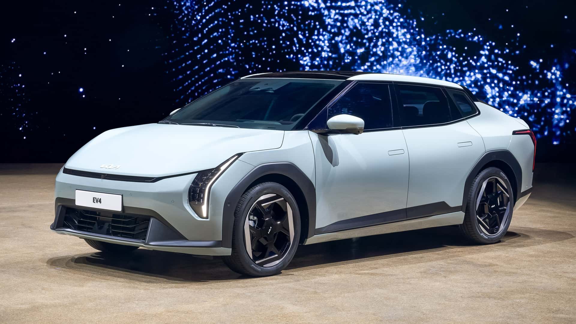 Hivatalosan is bemutatkozott a Kia EV4 – Két változatban érkezik, ismertetjük paramétereit