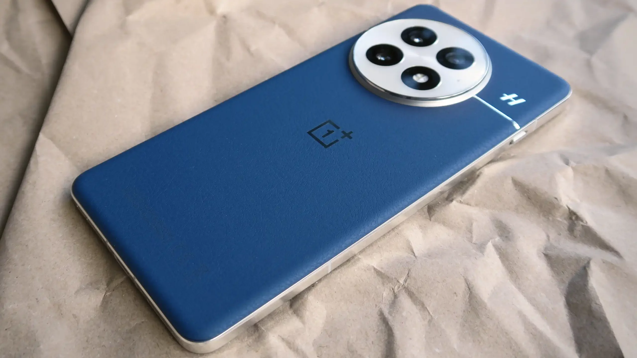 OnePlus 15: jön az új csúcsmobil – lapos kijelző, erős kamera, búcsú a Hasselbladtól?